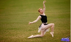 Outdoor Pussy Ballet Practice!