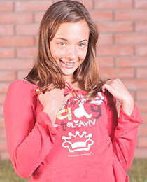 Young cutie dildoing