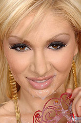 Lea L in a wild threesome action