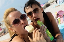 Aletta and Aleksa having fun at lake Balaton