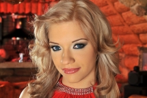 Gorgeous young blonde babe bibi Noel is dildoing