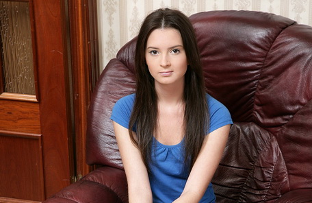 Round assed teen gettin off h panties n fingering