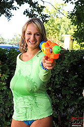 Busty Carol & Jannete playing naked