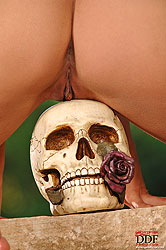 Hot Eve Angel posing outdoors naked