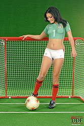 Sexy Mexico fan Aneta Keys naked