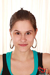 Newcomer unveils her hot bush