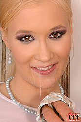 A chin full of cream for Misty!