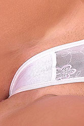 Gina Blond & Eve Angel foot massage