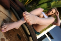 Hot Kagne and her sexy feet dont help to cool down