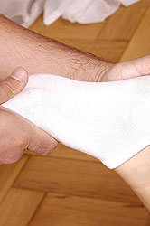 Blonde Luigina´s pro footjob on Don