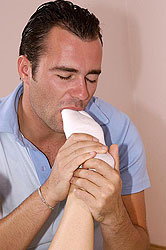 Blonde Luigina´s pro footjob on Don