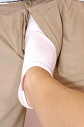 Blonde Luigina´s pro footjob on Don