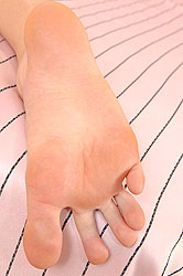 Pregnant hot Kyla Fox poses herself