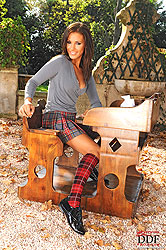 Schoolgirl Alexa shows off her feet