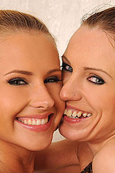 Hotties Olga Barz & Zuzana Z peeing