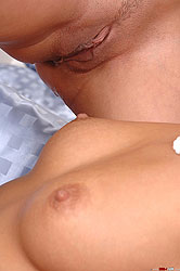 Hot brunette Zafira pissing on Lora