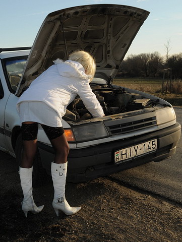 Mature Margarette got fucked on the natures lap