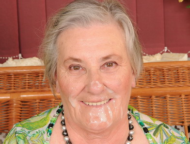 Very old granny got a juicy sperm load on her face