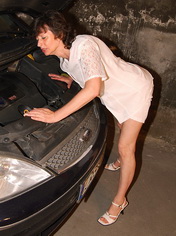 Losted mom gangbanged n gets lot cum in her mouth