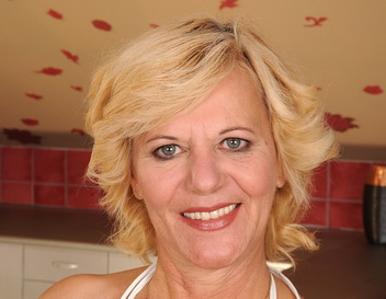 Old sex-craving vagina pounded hard by fresh cock