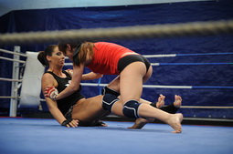 Lesbo fight between a former champion and a newbie