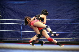 Teen babes try out themselves in a boxing ring