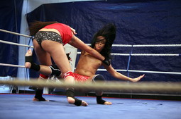 Teen babes try out themselves in a boxing ring