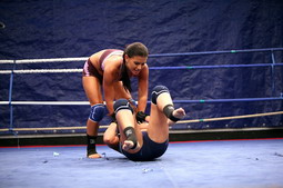 Lesbian face-sitting n pussy licking in boxring