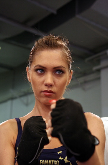 Lesbians fighting in boxring w fisting at the end