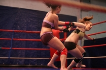 Nikky Thorne and Jessy is fighting in a boxin ring
