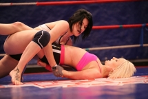 Face sitting and pussy licking in the last round