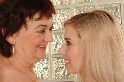 Old lady fucking teen girl with strap-on dildo