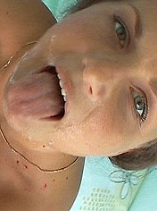 Sexy Asmareth in peeing act