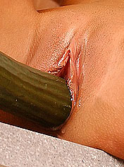 Dark haired Mandy fucking her pussy with vegs