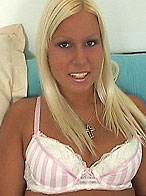 Nasty blonde Kinga try speculum on her pink hole