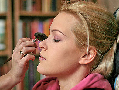 Skinny blonde Boroka fisting Sophies pink pussy