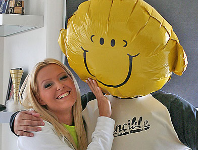  Blonde Sophie works with her best girlfriends