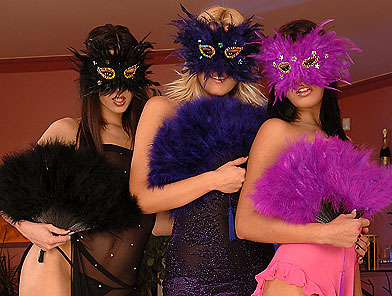 Sophie and her lesbian girlfriends dildoing each