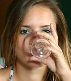 Horny grey senior enjoys two sweet babes their pussies