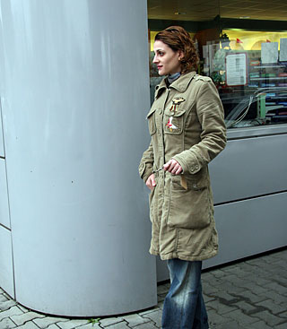  Brunette girl gets the best surprise ever trough the wall