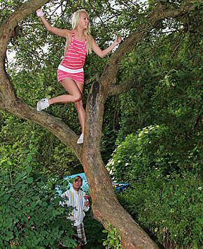 Cute teenage blondie gets boinked while climbing a tree
