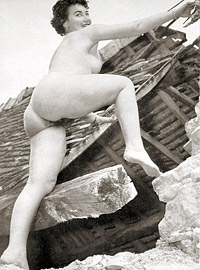 Naughty vintage housewifes showing their bodies at home