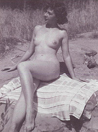 Sexy vintage ladies showing their nude body in the open