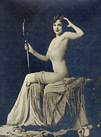 Several stunning vintage girls showing their sexy bodies