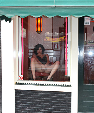 Slutty amsterdam hooker deepthroats a german guy his cock