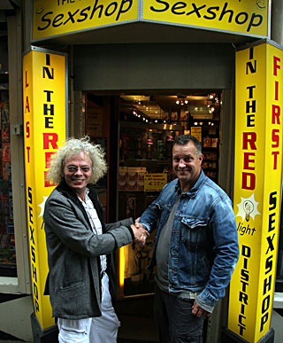 Mature window hooker gets dirty with real senior tourist