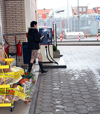  Nasty brunette skank sucks a gloryhole dick till it erupts