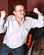 Sexy brunette teen babe pleases a senior jackpot winner