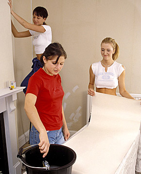 Three cute teenage lesbians decorating their own dorm room