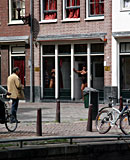 Experienced old hooker pleasing a German tourist his cock